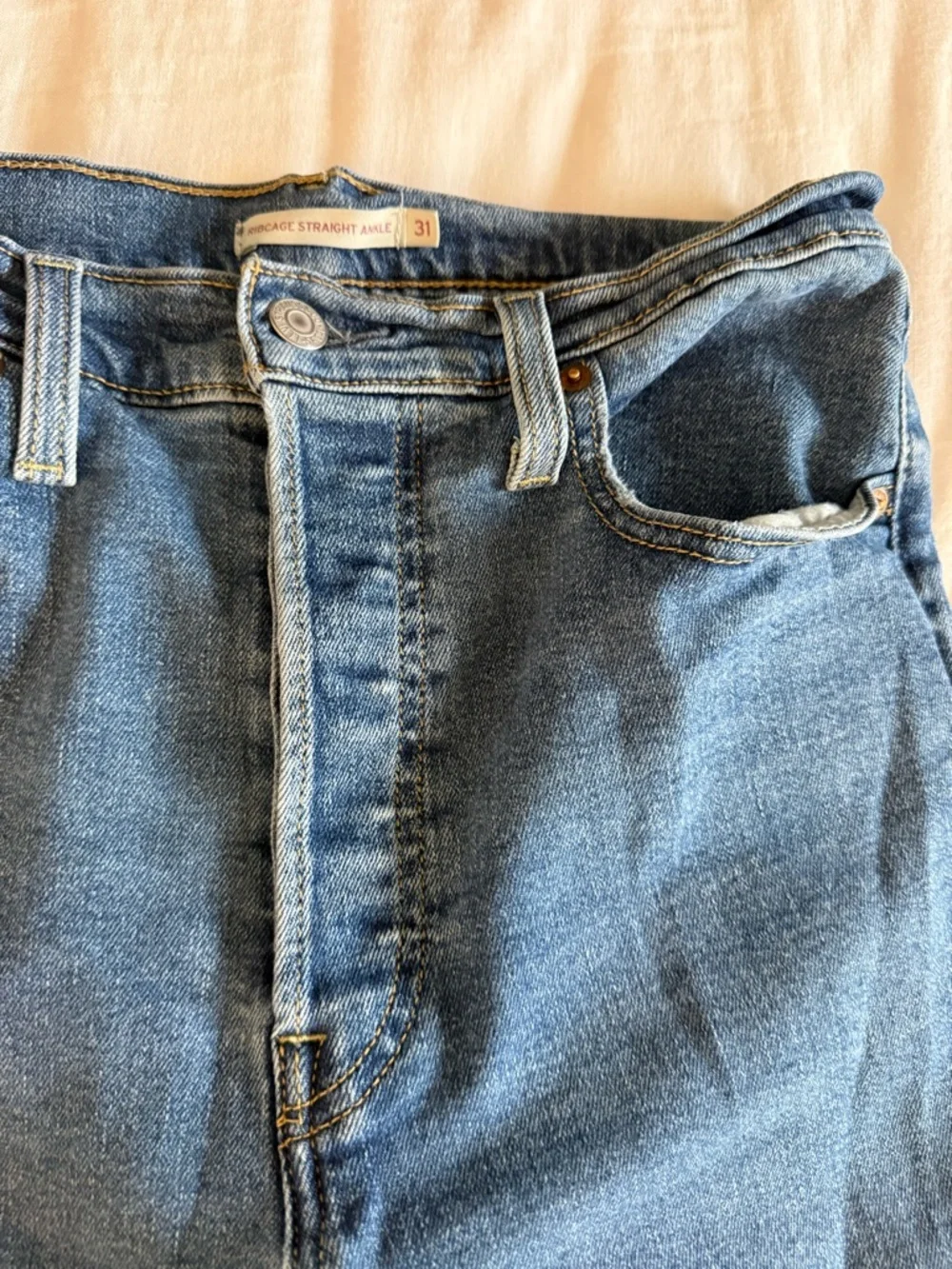 Levi's RIBCAGE STRAIGHT ANKLE WOMEN'S JEANS size 31 mid wash - Picture 5 of 7